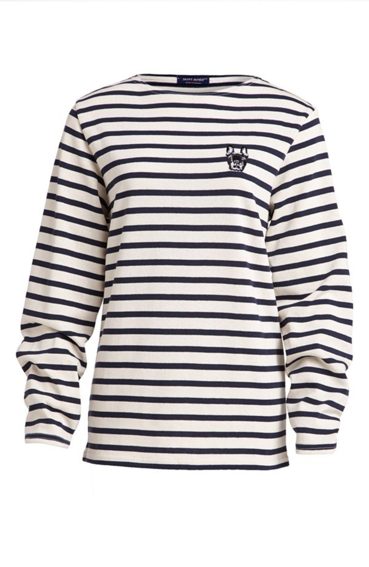 La imagen puede contener ropa, manga, ropa, camisa de manga larga y alfombra