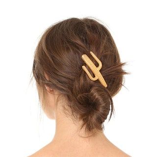 Slika lahko vsebuje Hair Slide Human in Person