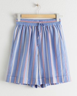 La imagen puede contener ropa, ropa y falda