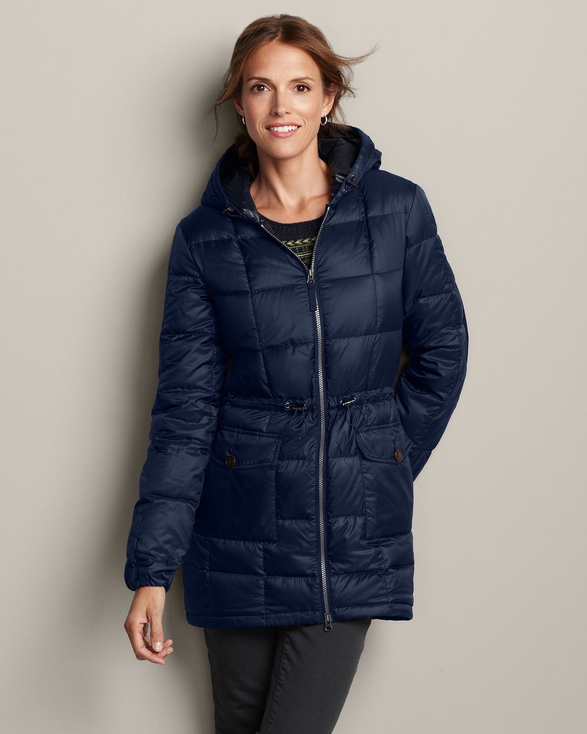 La imagen puede contener Ropa Ropa Chaqueta Abrigo Persona humana y Abrigo
