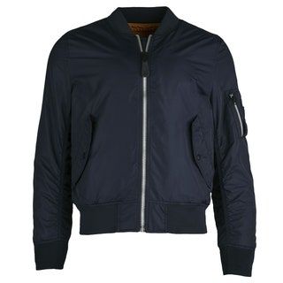 La imagen puede contener ropa, chaqueta y abrigo