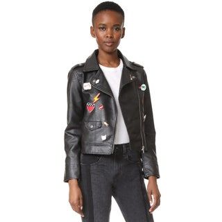 La imagen puede contener Flaviana Matata Ropa Ropa Chaqueta Abrigo Persona humana Chaqueta Chaqueta de cuero y traje