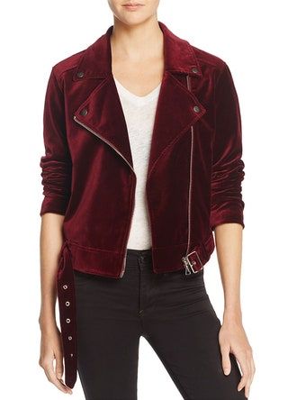 La imagen puede contener Ropa Ropa Chaqueta Abrigo Persona humana y Blazer