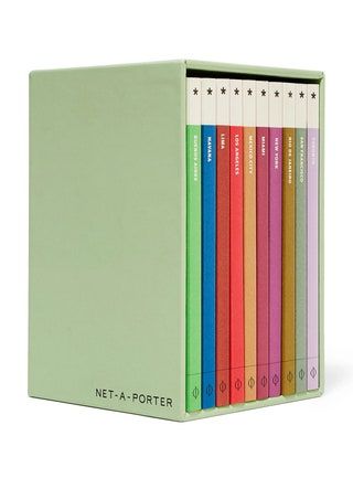 La imagen puede contener carpeta de archivos de libro y carpeta de archivos