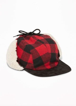 La imagen puede contener ropa, gorra, gorra y gorra de béisbol