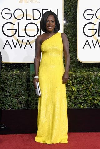 Kuva saattaa sisältää Viola Davis Human Person Clothing Apparel Fashion iltapukuviitan ja ensiesityksen