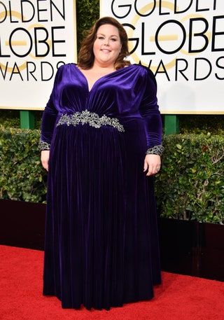 Kuva saattaa sisältää Chrissy Metz Clothing Apparel Human Person Fashion iltapuvun ensiesittely ja hame