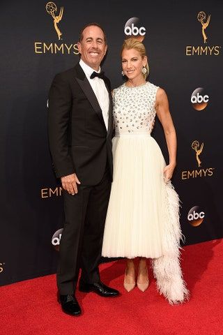 Esta imagen puede contener Jerry Seinfeld Human Person Fashion Jessica Seinfeld Premiere and Red Carpet