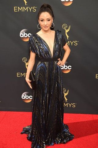 Esta imagen puede contener Estreno en la alfombra roja, Estreno en la alfombra roja, Persona humana y Constance Wu