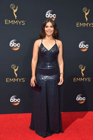 La imagen puede contener America Ferrera Fashion Human Person Premiere Red Carpet y Red Carpet Premiere