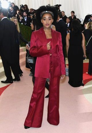 Slika lahko vsebuje Amandla Stenberg Human Person Fashion Premiere Red Carpet Red Carpet Premiere in Obutev