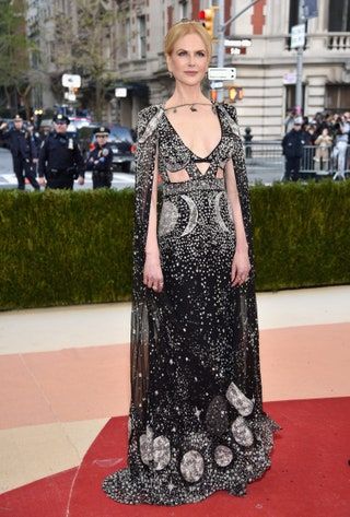 Slika lahko vsebuje Človeška moda Nicole Kidman Večerna obleka Robe Oblačila Oblačila Oblačila in Premiere
