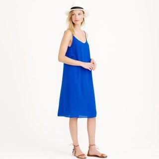 Slika lahko vsebuje Oblačila Obleka Oblačila Človeška oseba Večerna obleka Robe in Moda
