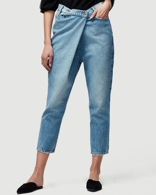 La imagen puede contener Ropa Ropa Pantalones Vaqueros de mezclilla Humano y persona