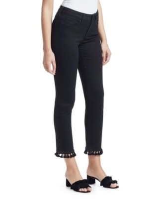 La imagen puede contener Ropa Ropa Pantalones Vaqueros de mezclilla Humano y persona