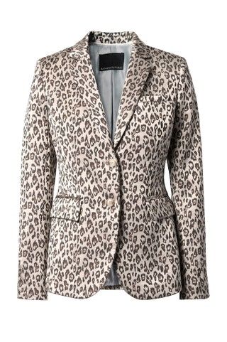 Bild kann enthalten Bekleidung Bekleidung Jacke Blazer und Mantel