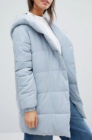 Esta imagen puede contener ropa, abrigo, chaqueta y manga.