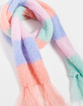 Bilden kan innehålla Clothing Apparel Scarf and Stole