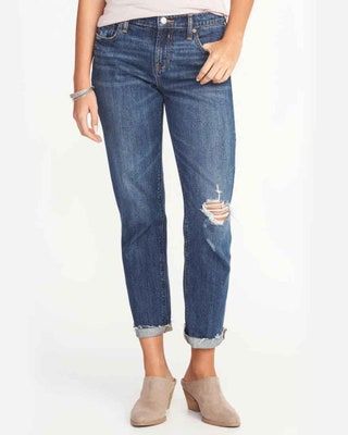 Bild kann enthalten Kleidung Kleidung Hosen Denim Jeans Mensch und Person