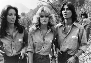 La imagen puede contener Farrah Fawcett Kate Jackson Persona humana Ropa Ropa y rostro