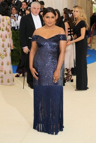 Bild könnte Mindy Kaling enthalten Menschliche Person Myriam Abel Fashion Premiere Abendkleid Kleidung Kleid und Kleidung
