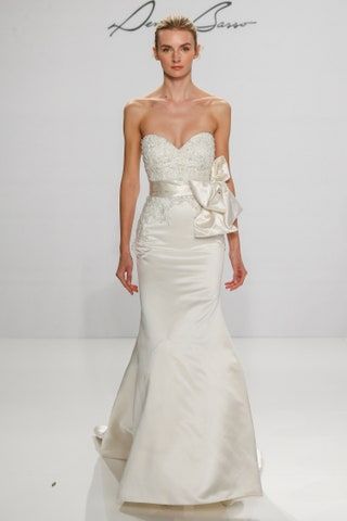 Bild kann enthalten Kleidung Kleidung Hochzeitsrobe Mode Hochzeitskleid Kleid Mensch und Abendkleid