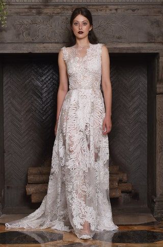 Bild kann enthalten Kleidung Kleidung Mode Abendkleid Kleid Robe Menschliche Person Hochzeitskleid Hochzeit und Weiblich