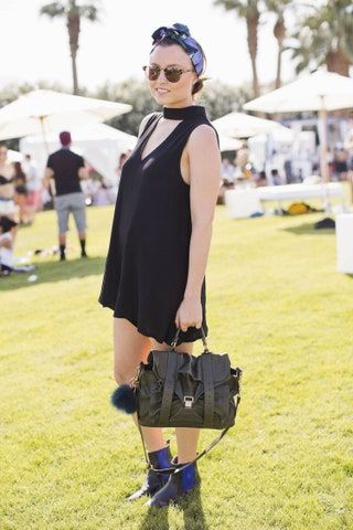 La imagen puede contener Ropa Ropa Persona humana Gafas de sol Accesorios Accesorio Manga Calzado y manga larga