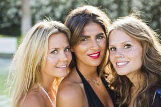 La imagen puede contener Persona humana Chica Mujer Adolescente Rubia Niño Mujer Niño y rostro