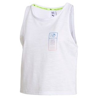 La imagen puede contener prendas de vestir y camisetas sin mangas