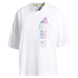 La imagen puede contener ropa, ropa, manga y camiseta.