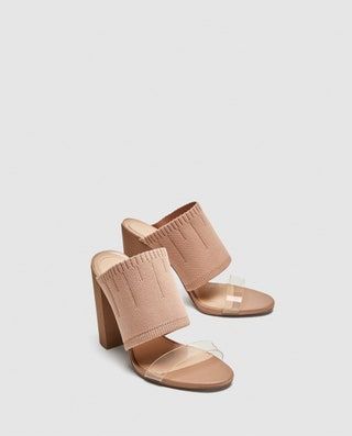 Bild kann Kleidung Bekleidung Schuhe Sandale und Schuh enthalten