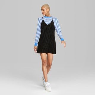 Bild kann enthalten Kleidung Kleid Kleidung Mensch Person Weibliche Ärmel Frau und Langarm