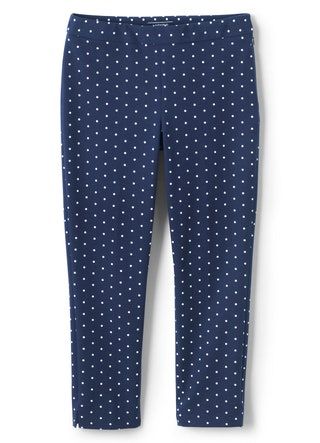 Esta imagen puede contener ropa y pantalones con textura de lunares