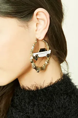 Kuva saattaa sisältää Human Person Accessories Accessory Jewelry and Earring