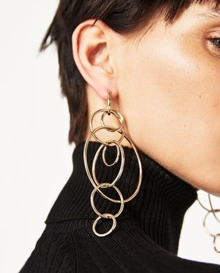 Kuva saattaa sisältää Human Person Accessories Accessory Jewelry and Earring