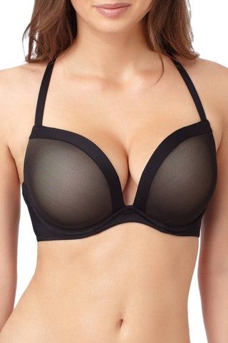 La imagen puede contener Ropa Ropa Lencería Ropa interior Sujetador Persona humana y bragas