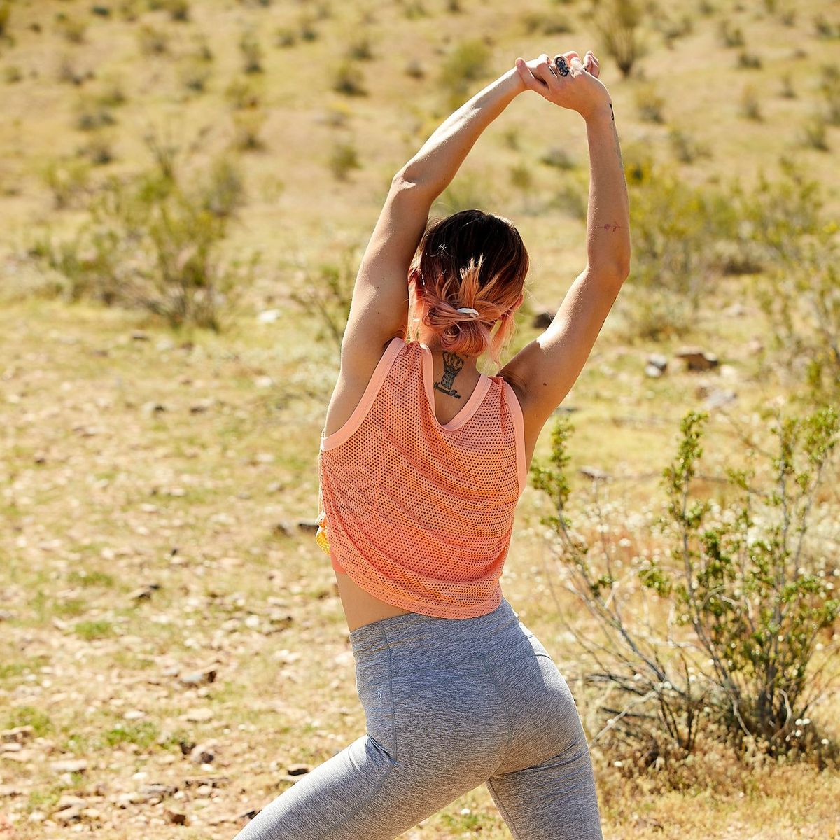 La imagen puede contener: humano, persona, deporte, deportes, mujer, ejercicio, ejercicio, suelo, fitness y esfera