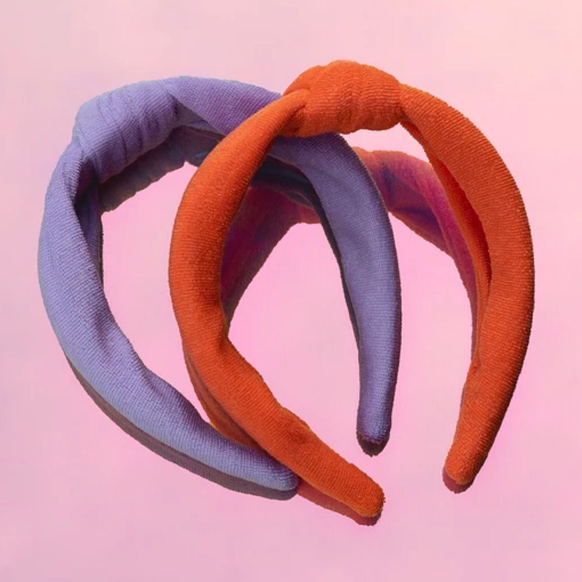 diademas moradas y rojas