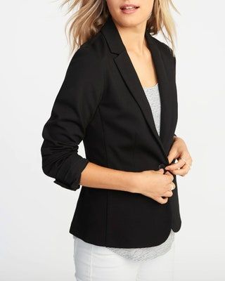 Slika lahko vsebuje Oblačila Oblačila Jakna Plašč Blazer Obleka Plašč Ženski Človeški rokav in ženska