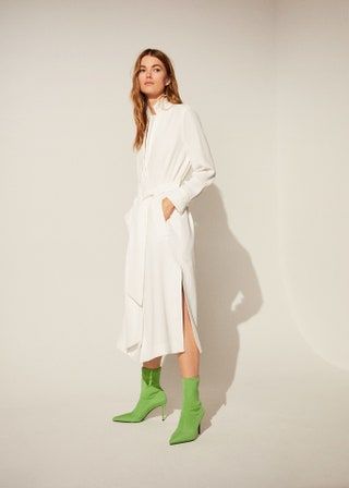 Esta imagen puede contener ropa, ropa, persona humana, vestido, mujer y falda.