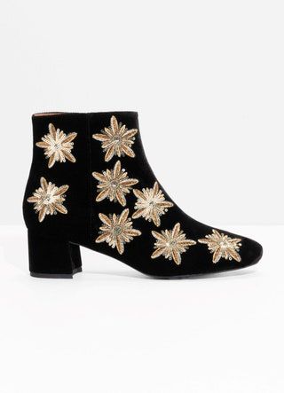 Bild kann Kleidung, Kleidung, Schuhe und Stiefel enthalten