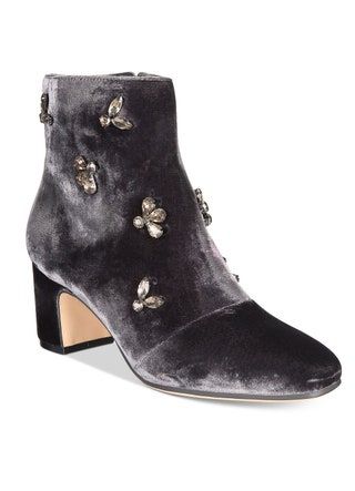 Bild kann enthalten Bekleidung Bekleidung Schuhe Schuhabsatz und Stiefel