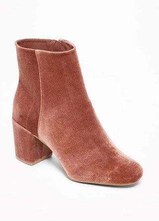 Bild kann Kleidung Bekleidung Wildleder Schuhe und Schuhe enthalten