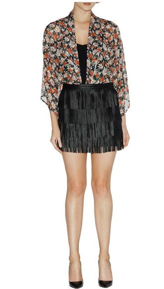 La imagen puede contener Ropa Ropa Persona humana Blusa Falda y Mujer