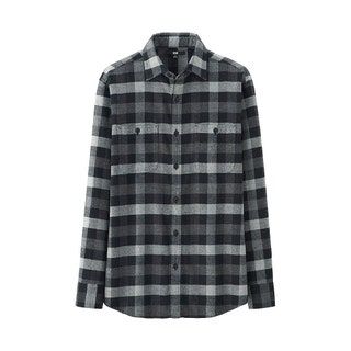 La imagen puede contener prendas de vestir y camisetas