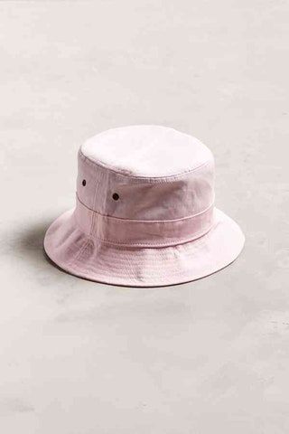 La imagen puede contener ropa, sombrero y sombrero para el sol