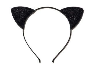 Esta imagen puede contener ropa, diadema, sombrero, gafas de sol, accesorios, accesorio y bandana.