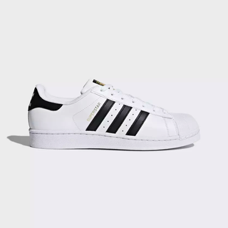 La imagen puede contener ropa, calzado, calzado, ropa y zapatillas