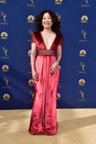 Bild könnte enthalten Sandra Oh Human Person Fashion Premiere Red Carpet und Red Carpet Premiere